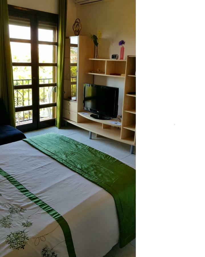 Mansion Alhamar - 2 Bedroom, Frontline Beach, Mountain Views, Full Size Pool, Tennis Courts, Close To Shops, On-Site Bar & Chiringuito Sitio de Calahonda Luaran gambar