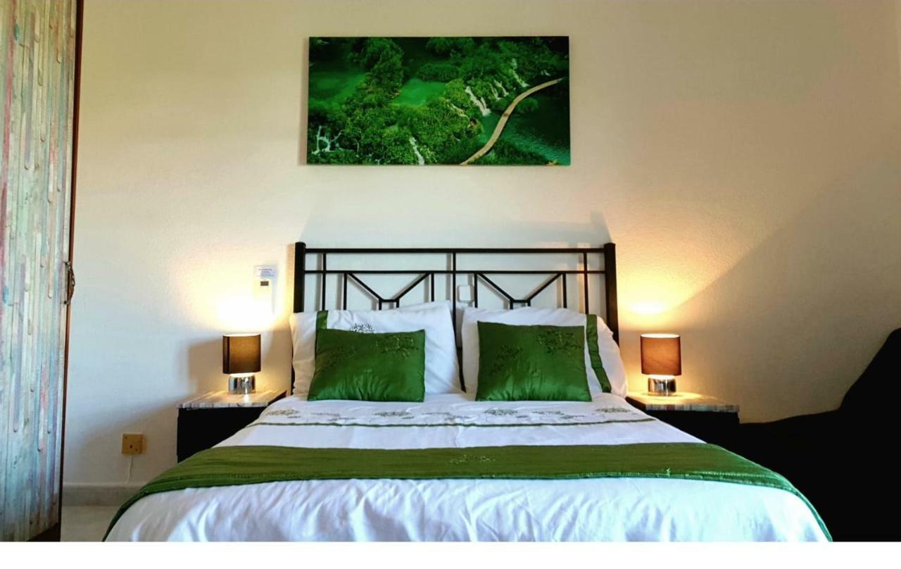 Mansion Alhamar - 2 Bedroom, Frontline Beach, Mountain Views, Full Size Pool, Tennis Courts, Close To Shops, On-Site Bar & Chiringuito Sitio de Calahonda Luaran gambar